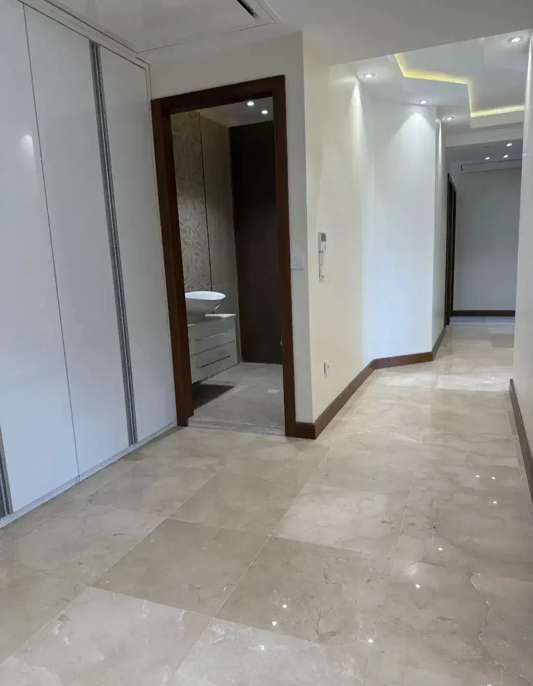 ۲۰۰ متر ویلایی/سه طبقه تک واحدی دربست یا جداگانه