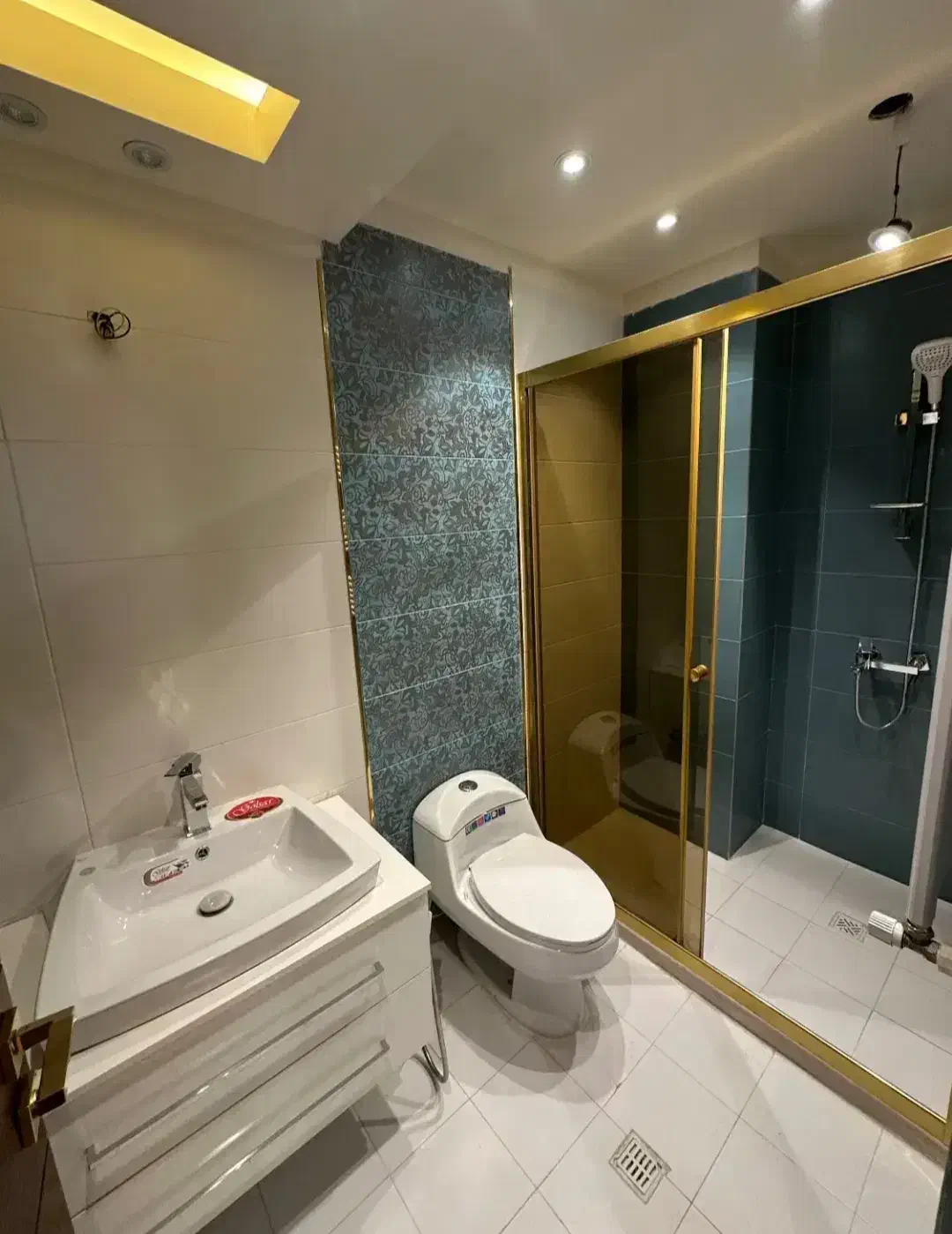 ۲۰۰ متر ویلایی/سه طبقه تک واحدی دربست یا جداگانه