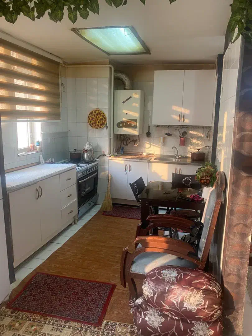 توضیحات

پردیس فاز۳ 
خیابان معلم
۳۵۰ رهن کامل
طبقه دوم
۶۶متری تک خواب
تخلیه فوری دو روزه
انباری دارد
بهترین لویکشن 
دسترسی عالی
بر بلوار اصلی
مالک محترم ۱۸ ماهه هم رهن کامل میده.
پارکینگ محوطه با درب ریموت‌دار و نگهبانی ۲۴ ساعته.
مجتمع آرام