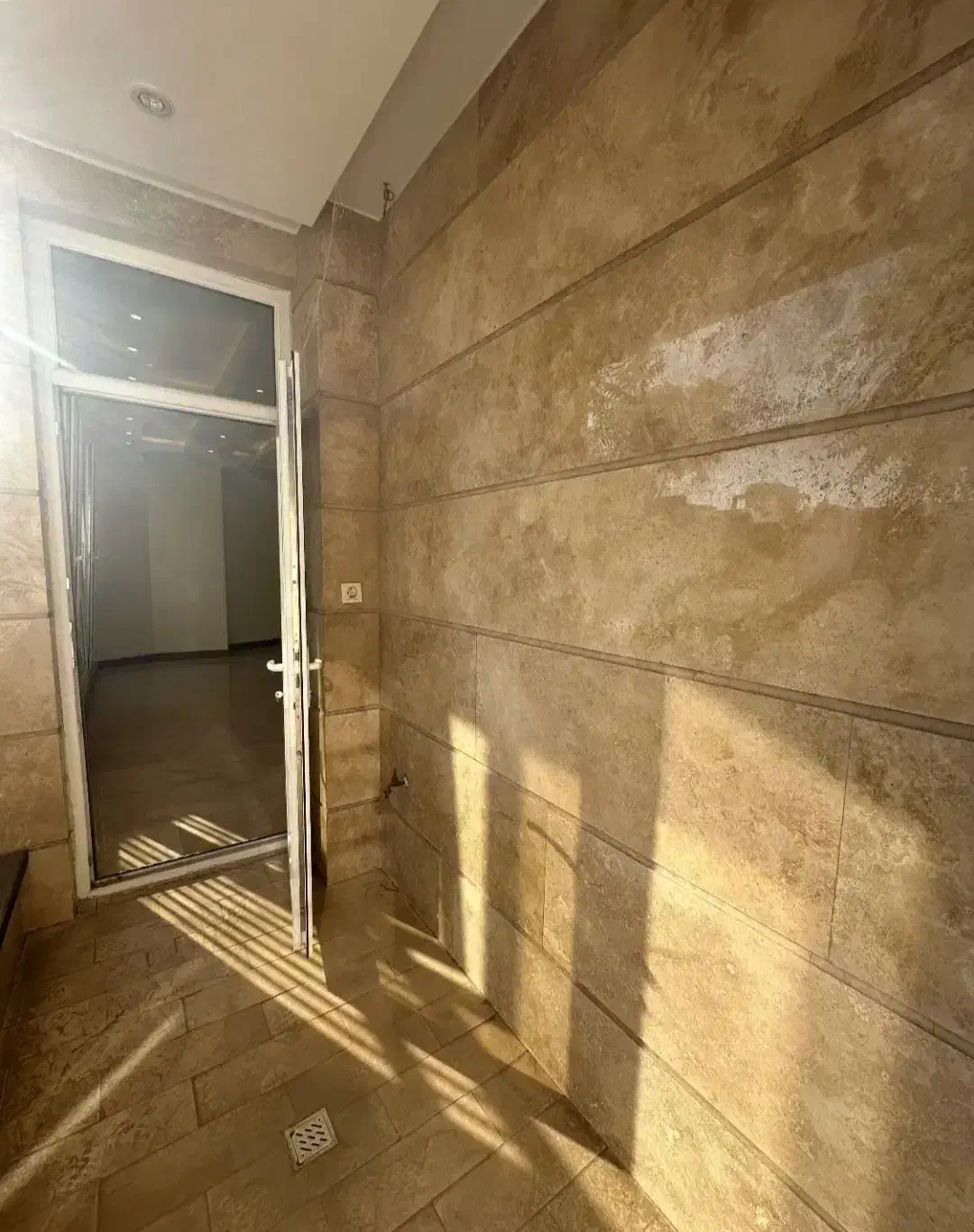 ۲۰۰ متر ویلایی/سه طبقه تک واحدی دربست یا جداگانه