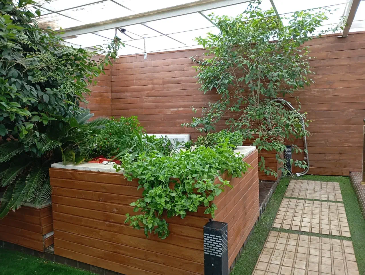 ویلایی اجاره/ ۳۰۰ متر/ ۲ خواب/ فاز ۱