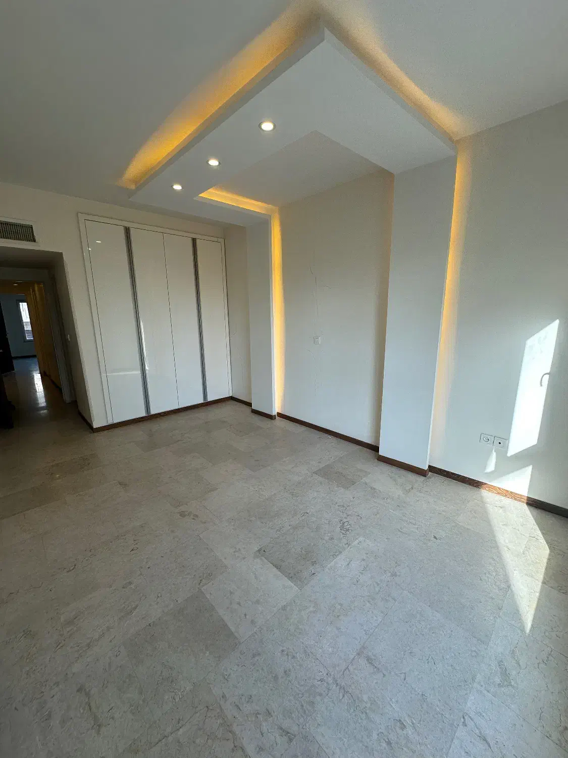 ۱۹۰ متر/۳ خوابه/نوساز/جکوزی/روف دار