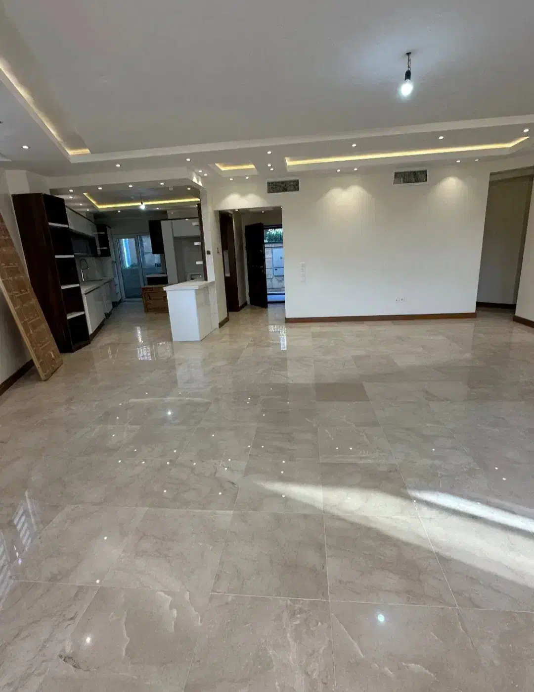 ۲۰۰ متر ویلایی/سه طبقه تک واحدی دربست یا جداگانه