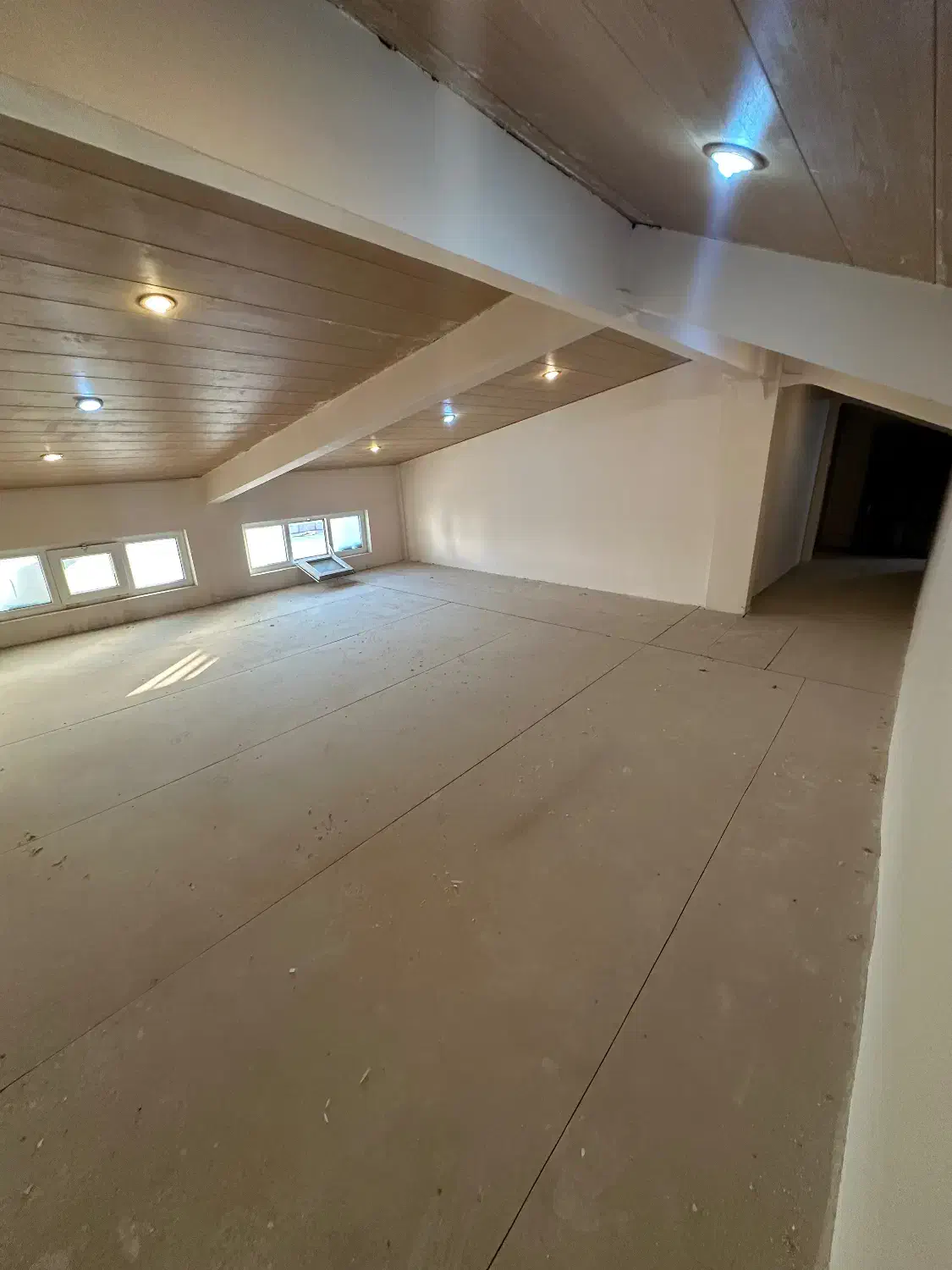 ویلایی ۱۲۵ متر دو خوابه سند تک برگ