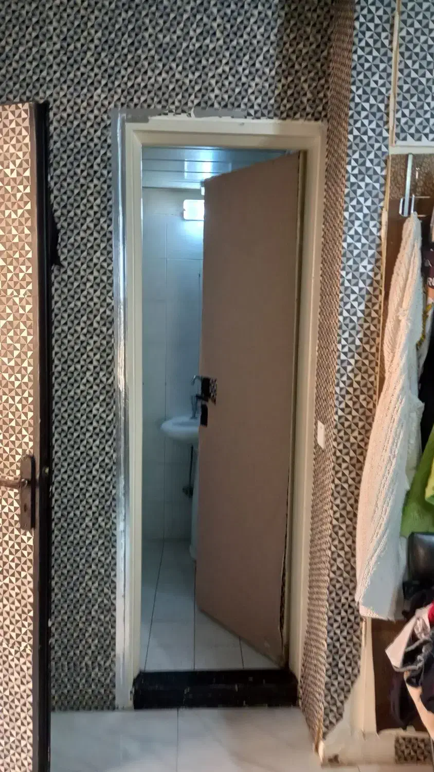 توضیحات

پردیس فاز۳ 
خیابان معلم
۳۵۰ رهن کامل
طبقه دوم
۶۶متری تک خواب
تخلیه فوری دو روزه
انباری دارد
بهترین لویکشن 
دسترسی عالی
بر بلوار اصلی
مالک محترم ۱۸ ماهه هم رهن کامل میده.
پارکینگ محوطه با درب ریموت‌دار و نگهبانی ۲۴ ساعته.
مجتمع آرام