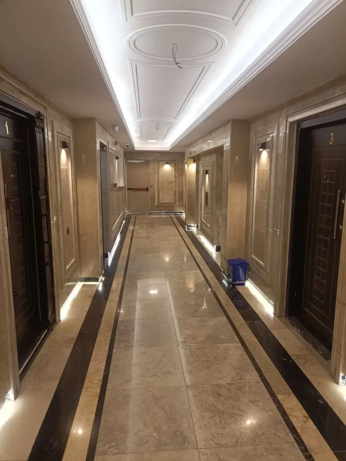 توضیحات
توضیحات

املاک ویهان ۷
زون۲
کلید نخورده
نوساز
طبقه چهارم
رهن کامل
غیر قابل تبدیل
بلوک سر درب ورودی شیک
لابی لاکچری
مالک محترم

موارد مشابه موجود است:
زون۱/۲/۳/۴/۵

کارشناس منطقه:خانم محمدی

املاک ویهان ۷
زون۲
کلید نخورده
نوساز
طبقه چهارم
رهن کامل
غیر قابل تبدیل
بلوک سر درب ورودی شیک
لابی لاکچری
مالک محترم

موارد مشابه موجود است:
زون۱/۲/۳/۴/۵

کارشناس منطقه:خانم محمدی
