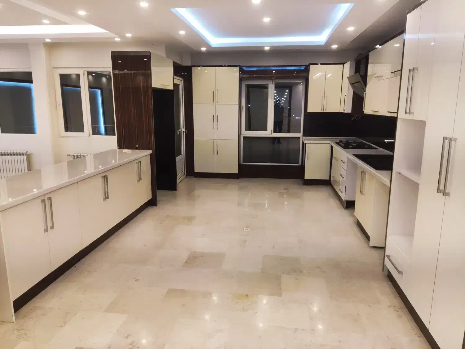 ۲۰۰ متر ، سونا و جکوزی ، دربست یا جداگانه با روف