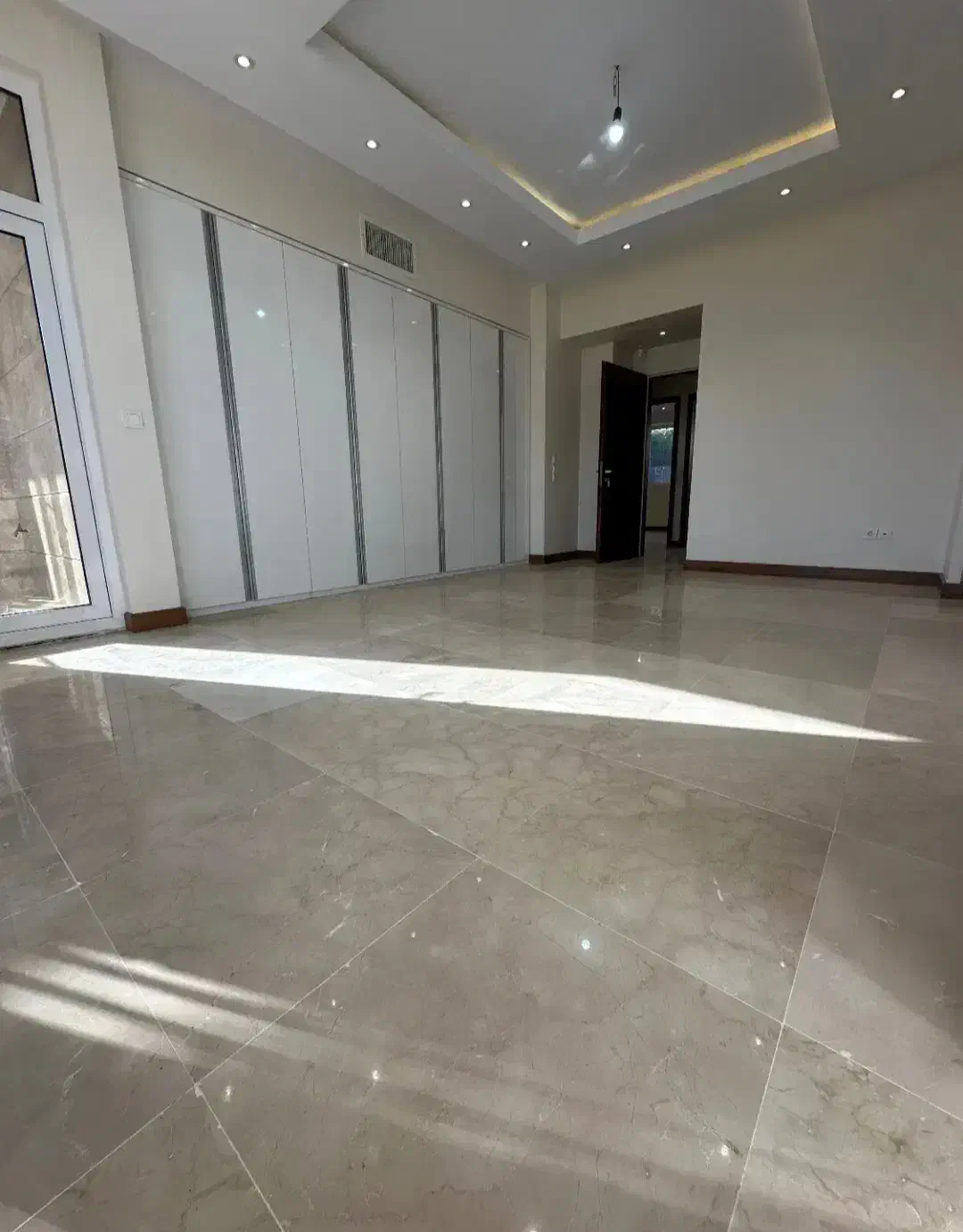 ۲۰۰ متر ویلایی/سه طبقه تک واحدی دربست یا جداگانه