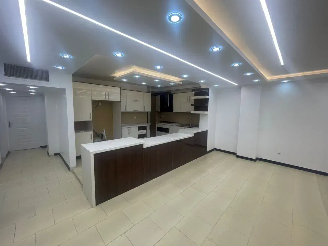 بسم تعالی 
سه واحد در پروژه‌های کیادژ و تحکیم ساخت

تمامی واحدها فول لاکچری 

واحد کیادژ 
طبقه چهارم 
 فول لاکچری 
 ۵۰۰ رهن کامل 

واحدهای تحکیم ساخت 
دو واحد در یک بلوک طبقه سوم و چهارم 
هر دو فول لاکچری
طبقه سوم ۴۵۰ رهن کامل 
طبقه چهارم ۵۵۰ رهن کامل

جهت دریافت اطلاعات بیشتر؛دریافت عکس‌ها و بازدید تماس بگیری