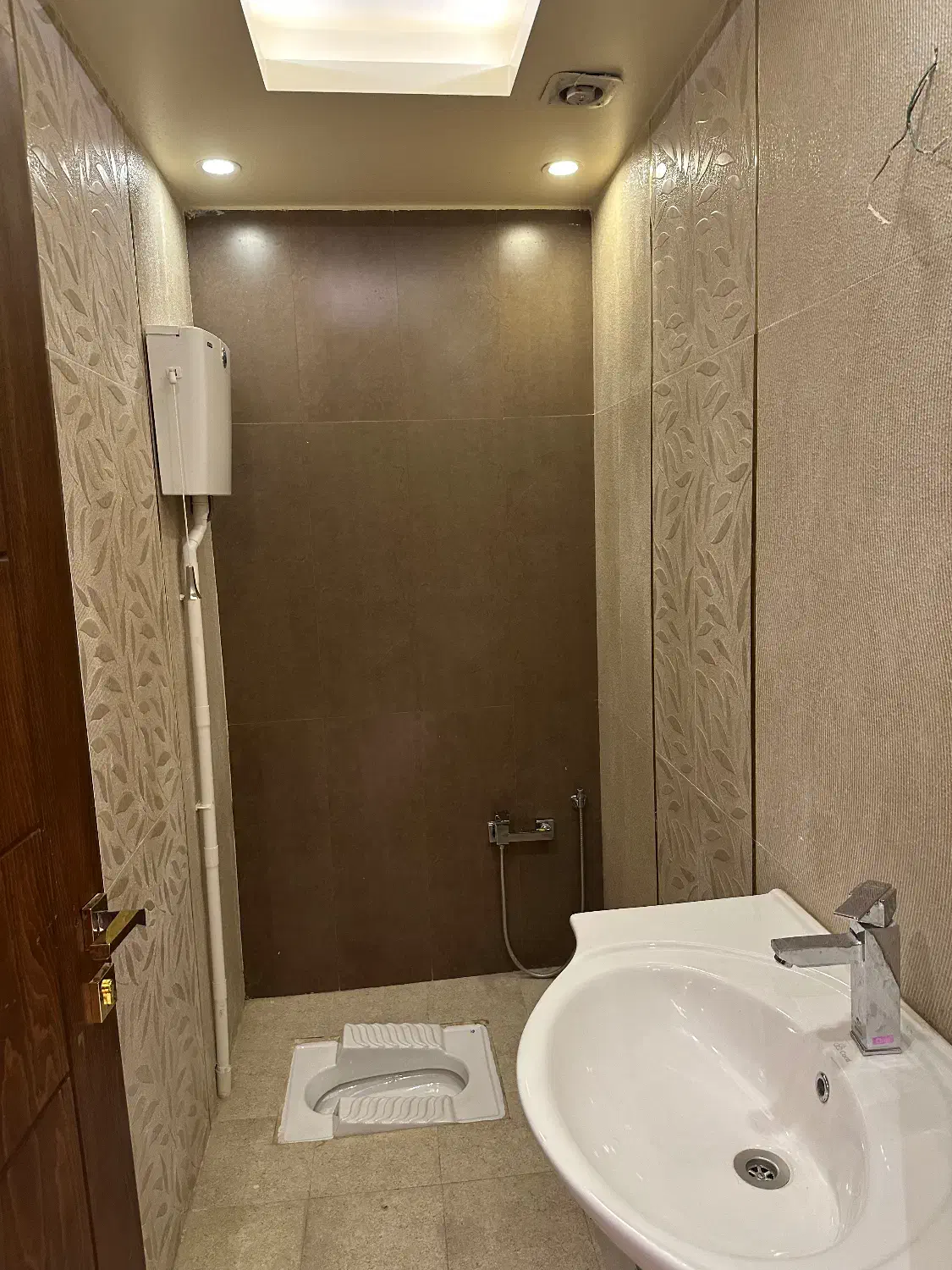 ۱۹۰ متر/۳ خوابه/نوساز/جکوزی/روف دار