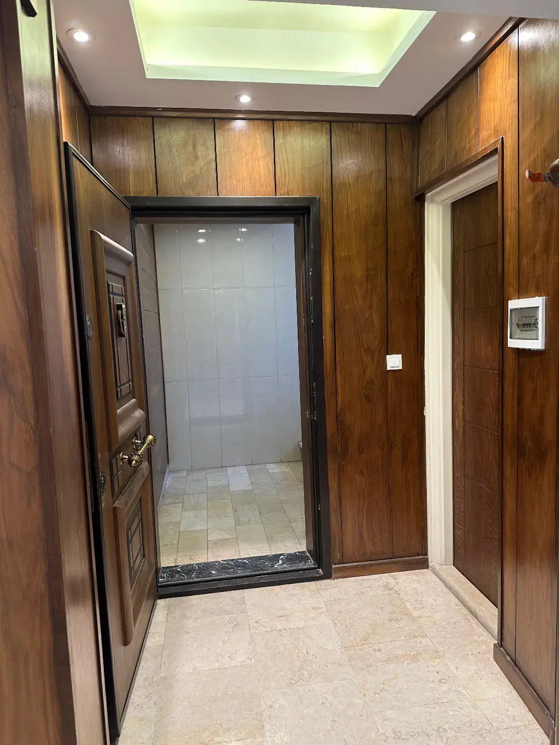 ۱۹۰ متر/۳ خوابه/نوساز/جکوزی/روف دار