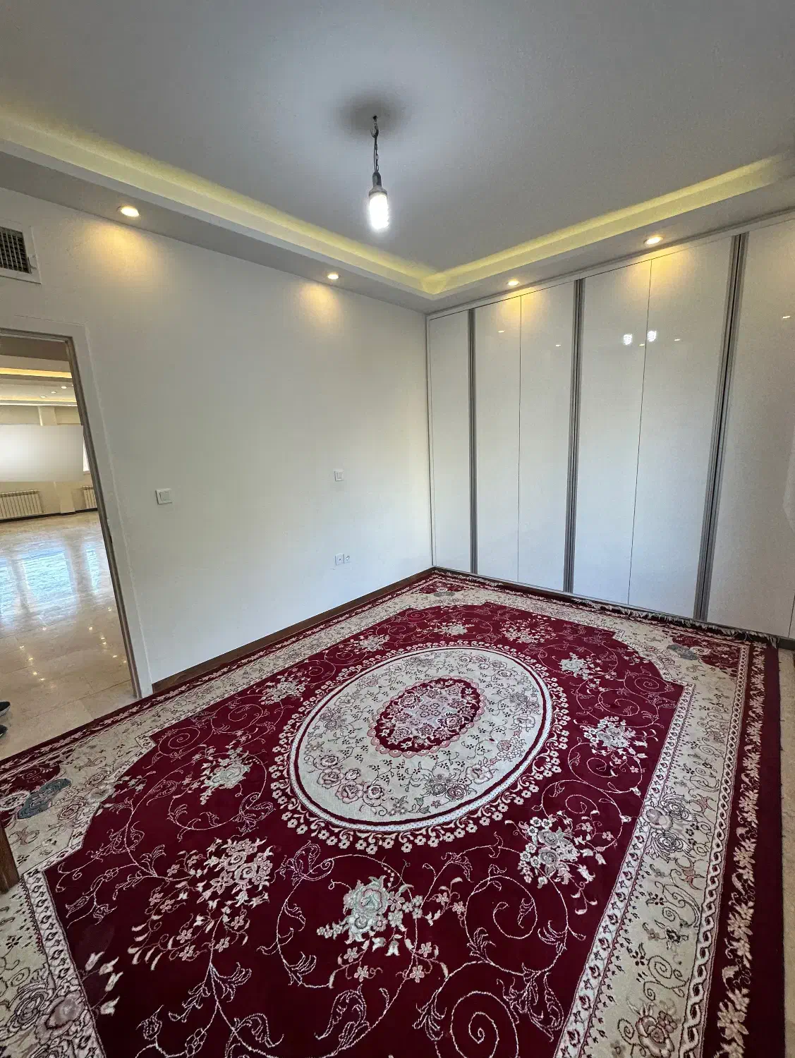 ۱۹۰ متر/۳ خوابه/نوساز/جکوزی/روف دار