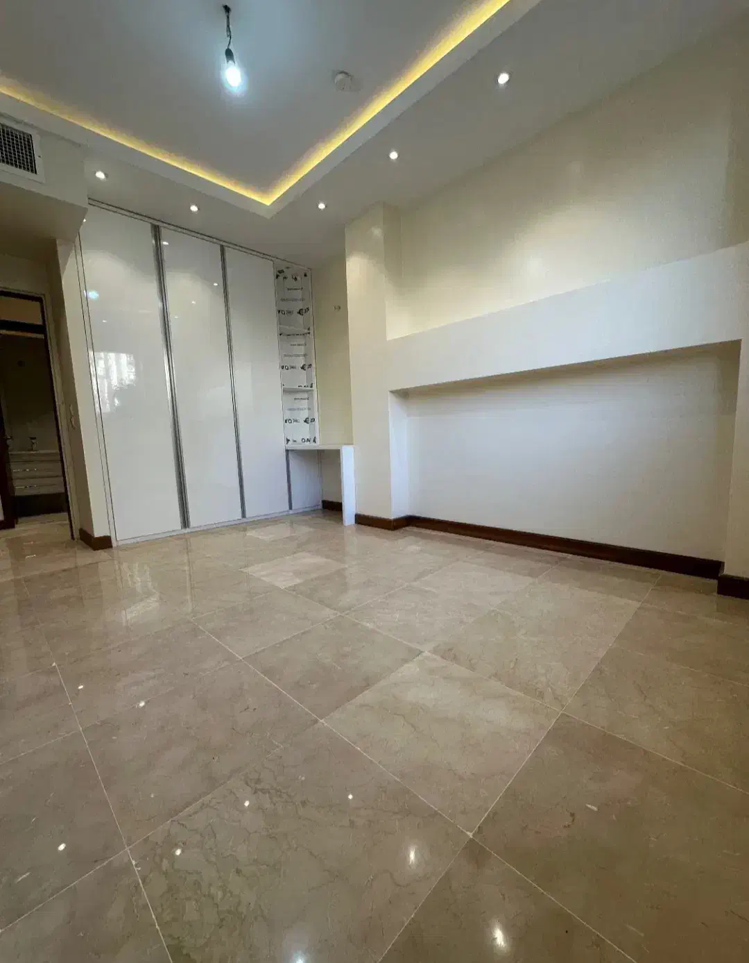 ۲۰۰ متر ویلایی/سه طبقه تک واحدی دربست یا جداگانه