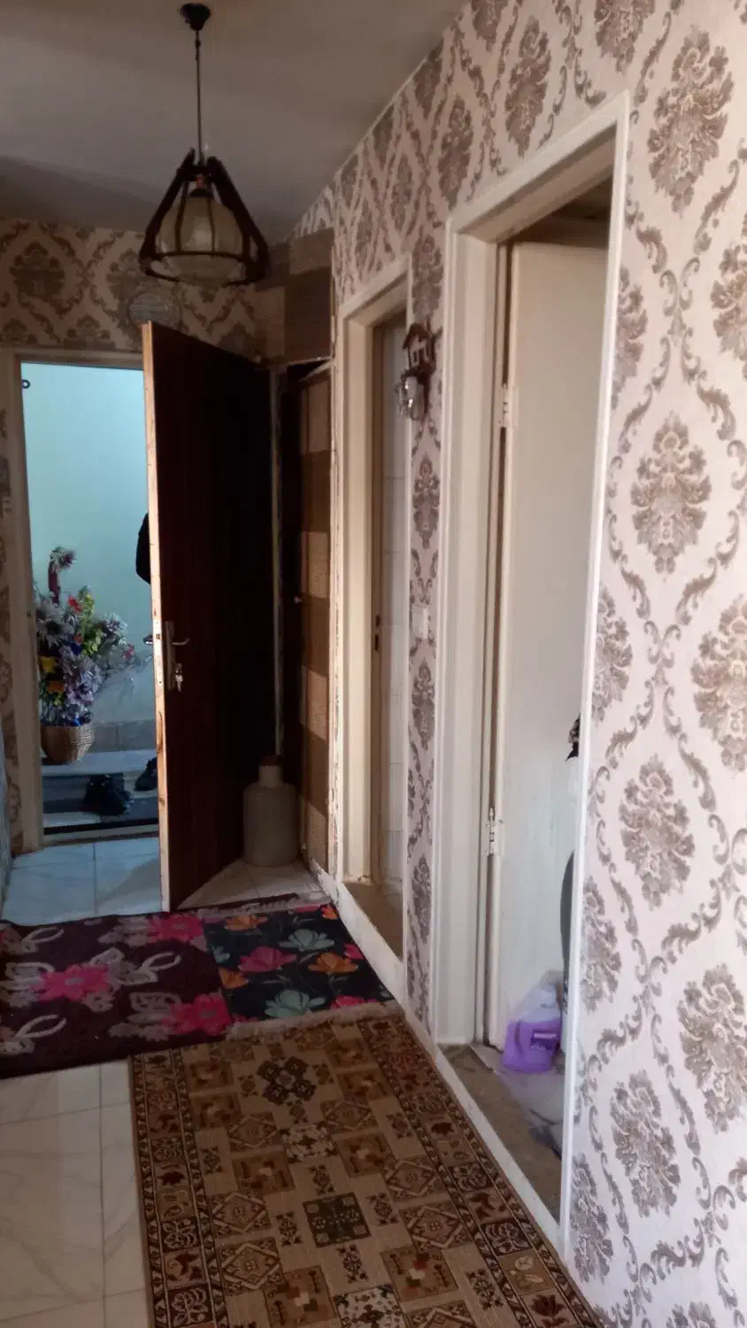 توضیحات

پردیس فاز۳ 
خیابان معلم
۳۵۰ رهن کامل
طبقه دوم
۶۶متری تک خواب
تخلیه فوری دو روزه
انباری دارد
بهترین لویکشن 
دسترسی عالی
بر بلوار اصلی
مالک محترم ۱۸ ماهه هم رهن کامل میده.
پارکینگ محوطه با درب ریموت‌دار و نگهبانی ۲۴ ساعته.
مجتمع آرام