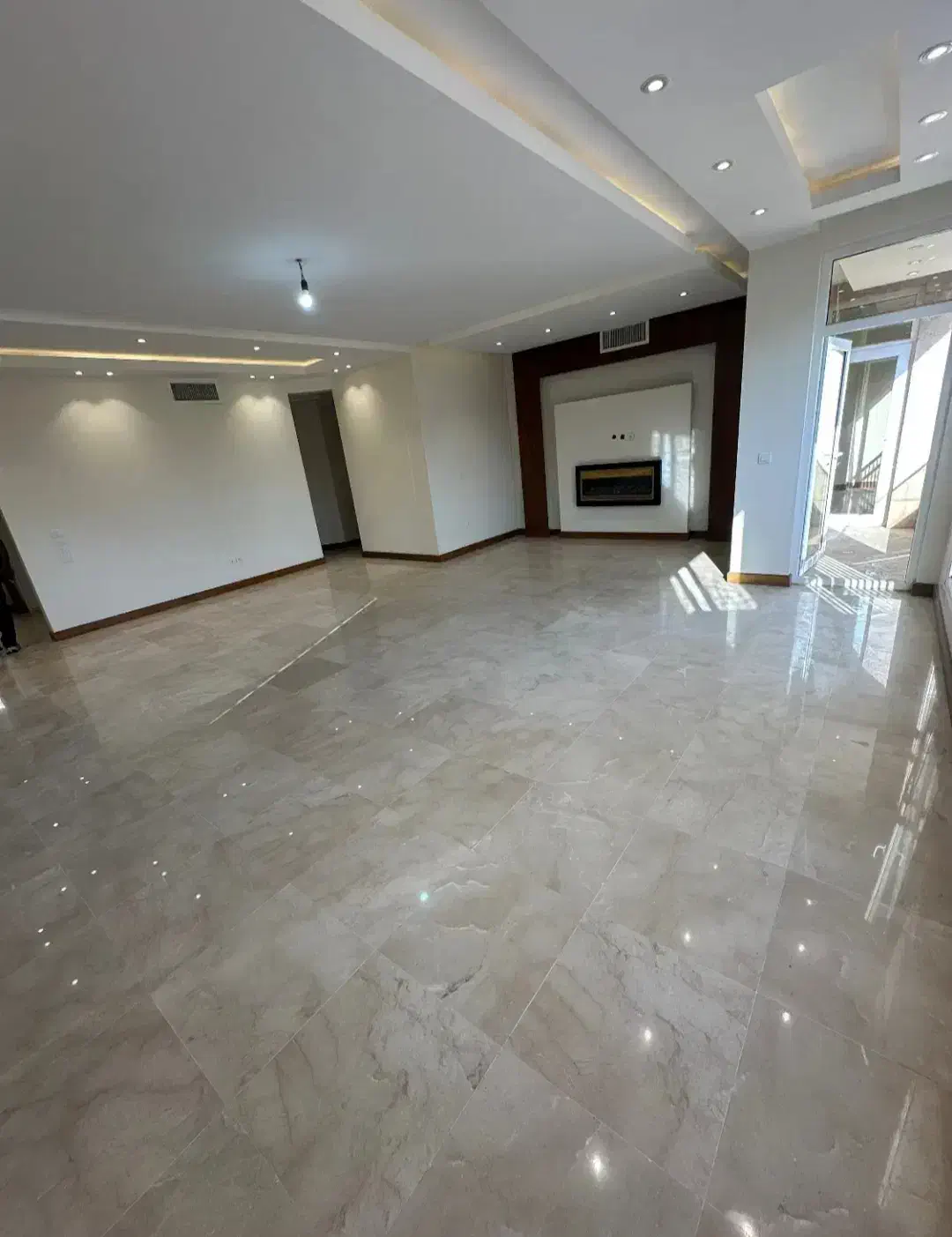 ۲۰۰ متر ویلایی/سه طبقه تک واحدی دربست یا جداگانه