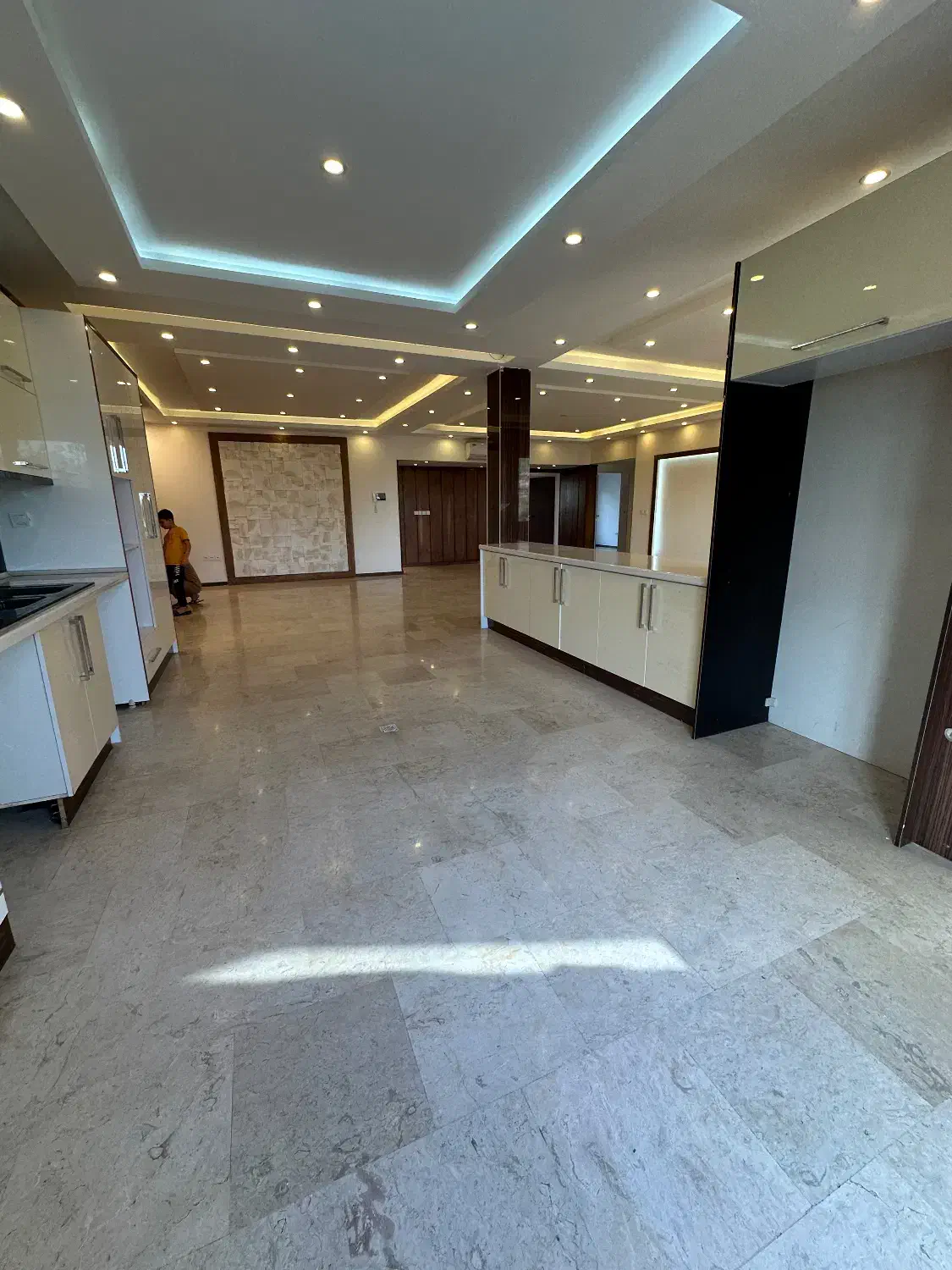 ۱۹۰ متر/۳ خوابه/نوساز/جکوزی/روف دار