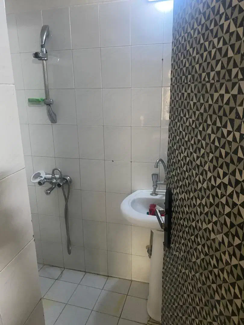 توضیحات

پردیس فاز۳ 
خیابان معلم
۳۵۰ رهن کامل
طبقه دوم
۶۶متری تک خواب
تخلیه فوری دو روزه
انباری دارد
بهترین لویکشن 
دسترسی عالی
بر بلوار اصلی
مالک محترم ۱۸ ماهه هم رهن کامل میده.
پارکینگ محوطه با درب ریموت‌دار و نگهبانی ۲۴ ساعته.
مجتمع آرام