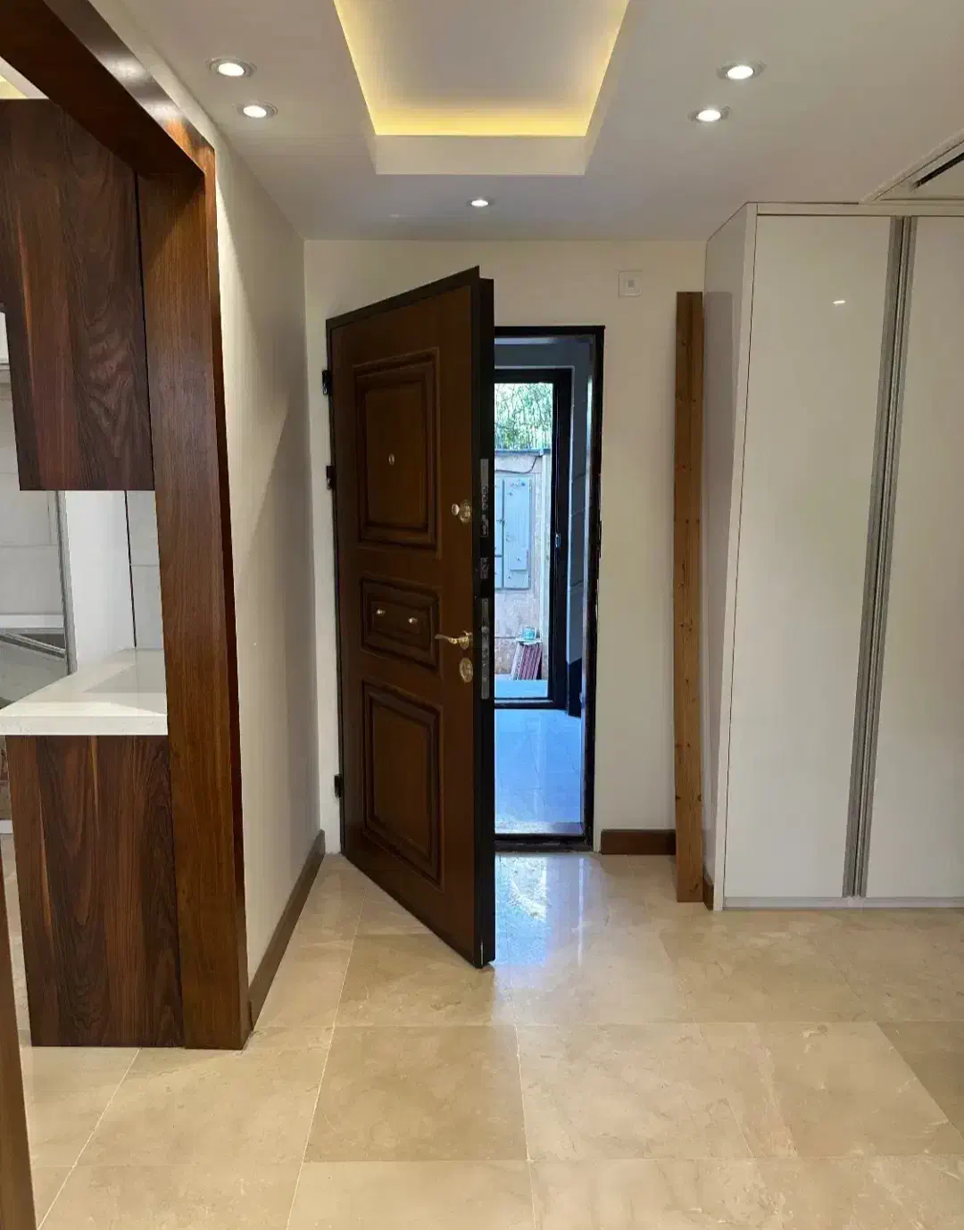 ۲۰۰ متر ویلایی/سه طبقه تک واحدی دربست یا جداگانه