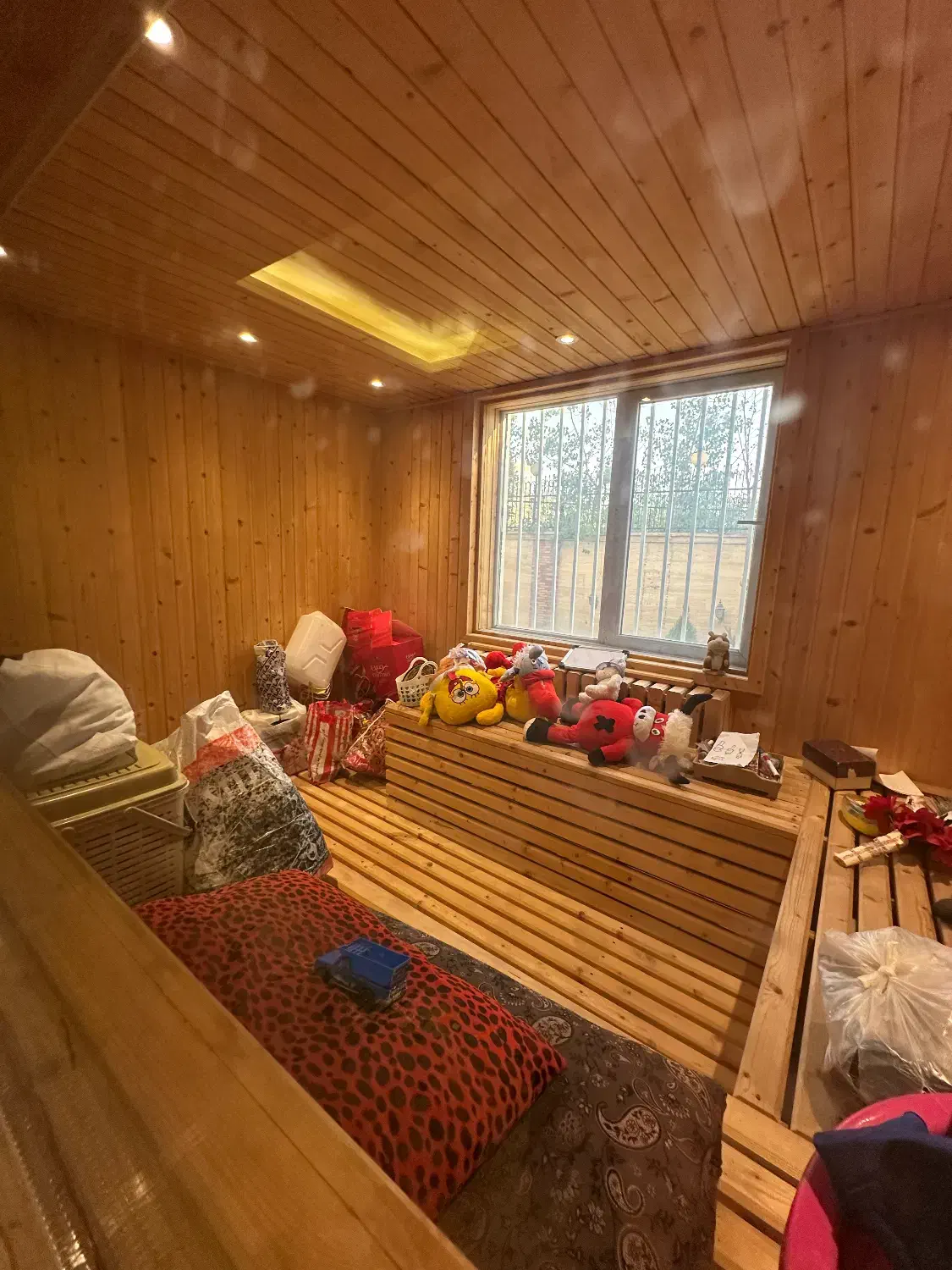 ۱۹۰ متر/۳ خوابه/نوساز/جکوزی/روف دار